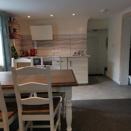 Relax In A 1 Bedroom Apartment Near A Country Pub آيماوث المظهر الخارجي الصورة